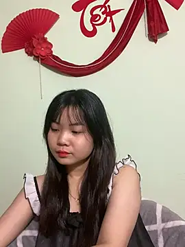 Maeve2k5 online show from 02.28.25