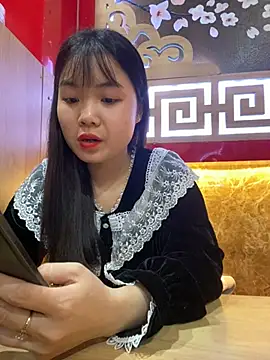 Maeve2k5 online show from 03.13.25