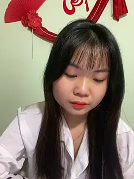 Maeve2k5 online show from 03.18.25