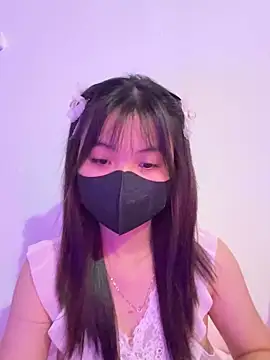 Maeve2k5 online show from 09.19.25