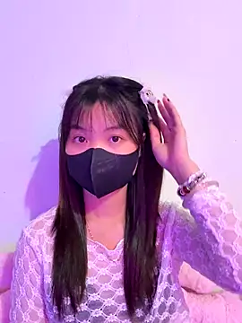 Maeve2k5 online show from 09.26.25