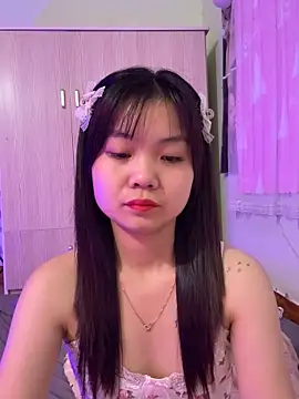 Maeve2k5 online show from 09.30.25