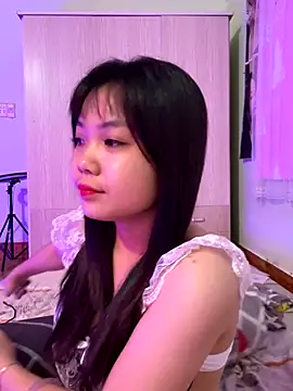 Maeve2k5 online show from 10.12.25