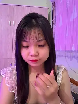 Maeve2k5 online show from 10.14.25