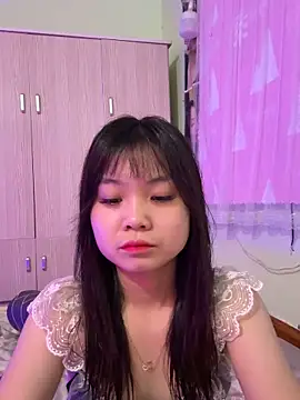 Maeve2k5 online show from 10.15.25