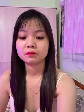 Maeve2k5 online show from 10.16.25