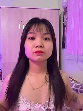 Maeve2k5 online show from 10.17.25