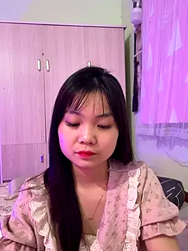 Maeve2k5 online show from 10.17.25