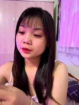 Maeve2k5 online show from 10.19.25