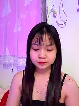 Maeve2k5 online show from 10.26.25