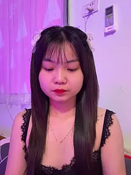 Maeve2k5 online show from 10.31.25