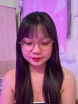 Maeve2k5 online show from 11.20.25