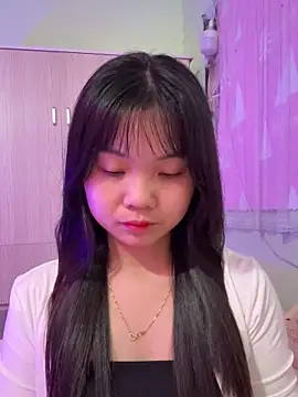 Maeve2k5 online show from 11.28.25