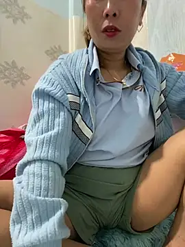 Snapshot of Linaannn chatting on 02.16.25 Linaannn online show from 02.16.25