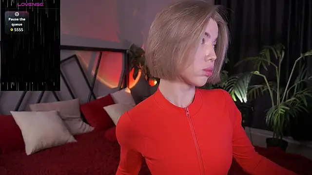 Snapshot of LindaThacker chatting on 10.14.25 LindaThacker online show from 10.14.25