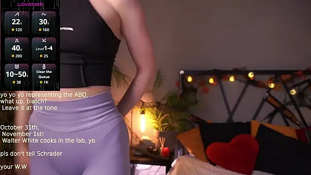 Snapshot of LindaThacker chatting on 10.28.25 LindaThacker online show from 10.28.25