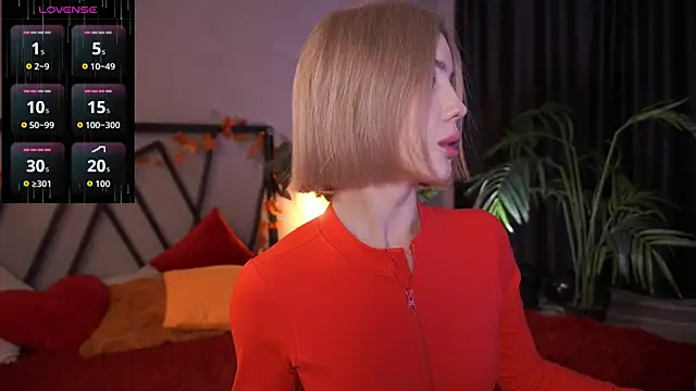 Snapshot of LindaThacker chatting on 11.17.25 LindaThacker online show from 11.17.25