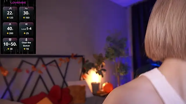 Snapshot of LindaThacker chatting on 11.20.25 LindaThacker online show from 11.20.25