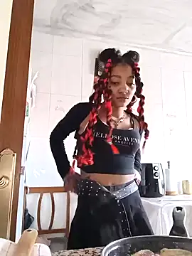 Snapshot of Laanegraofficial_ chatting on 12.13.24 Laanegraofficial online show from 12.13.24