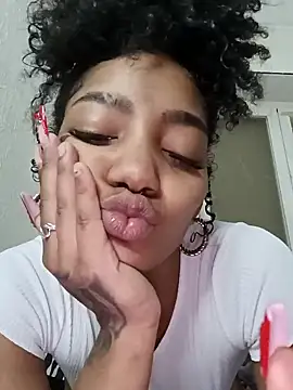 Snapshot of Laanegraofficial_ chatting on 01.04.25 Laanegraofficial online show from 01.04.25