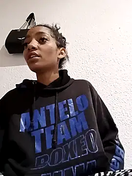 Snapshot of Laanegraofficial_ chatting on 01.19.25 Laanegraofficial online show from 01.19.25