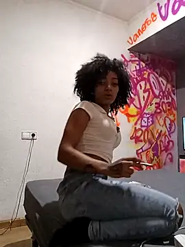 Snapshot of Laanegraofficial_ chatting on 02.15.25 Laanegraofficial online show from 02.15.25