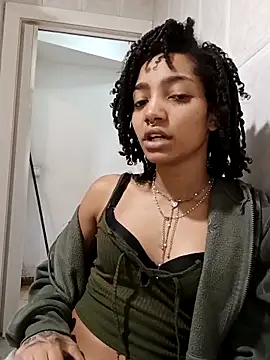 Snapshot of Laanegraofficial_ chatting on 03.07.25 Laanegraofficial online show from 03.07.25