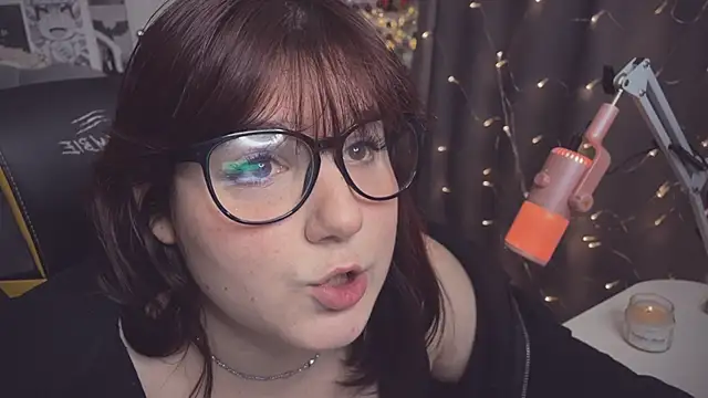 Snapshot of Diasporaaa chatting on 12.28.24 Diasporaaa online show from 12.28.24