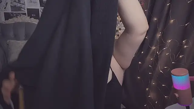 Snapshot of Diasporaaa chatting on 12.29.24 Diasporaaa online show from 12.29.24