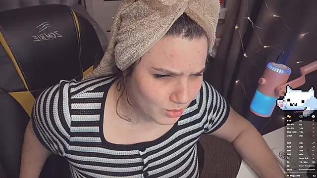 Snapshot of Diasporaaa chatting on 01.02.25 Diasporaaa online show from 01.02.25