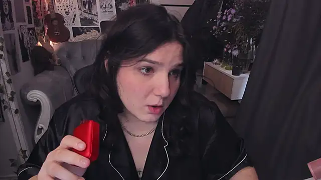 Snapshot of Diasporaaa chatting on 10.06.25 Diasporaaa online show from 10.06.25