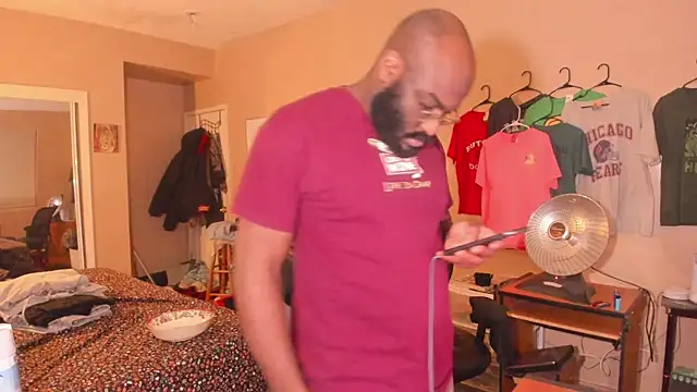 MrChuckDailyXXX online show from 12.17.25