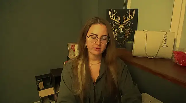 Snapshot of luxie_milady chatting on 12.12.24 luxie milady online show from 12.12.24