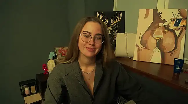 Snapshot of luxie_milady chatting on 12.16.24 luxie milady online show from 12.16.24