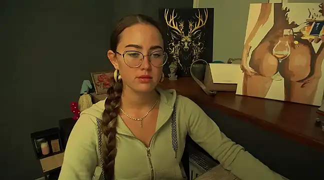 Snapshot of luxie_milady chatting on 12.19.24 luxie milady online show from 12.19.24