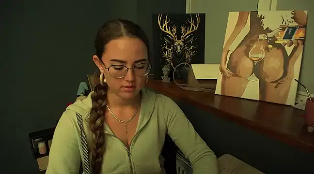 Snapshot of luxie_milady chatting on 12.19.24 luxie milady online show from 12.19.24