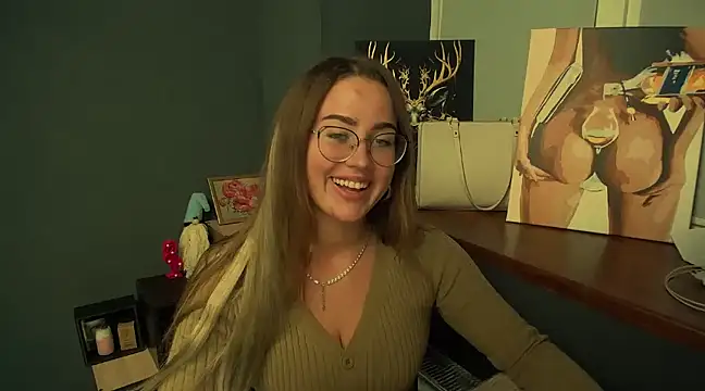 Snapshot of luxie_milady chatting on 12.23.24 luxie milady online show from 12.23.24