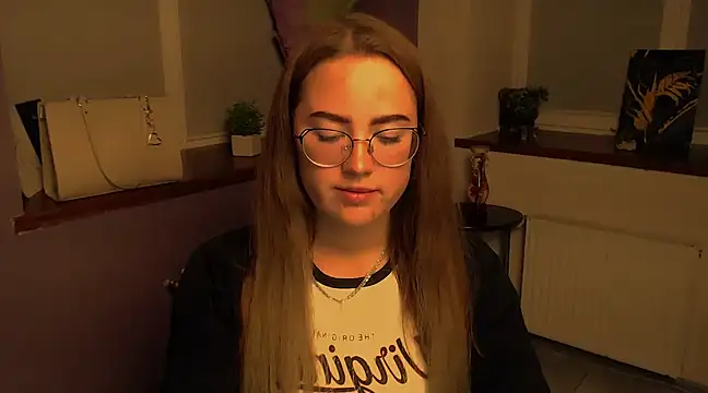 Snapshot of luxie_milady chatting on 12.30.24 luxie milady online show from 12.30.24