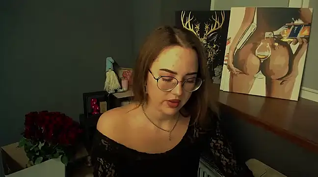 Snapshot of luxie_milady chatting on 02.14.25 luxie milady online show from 02.14.25