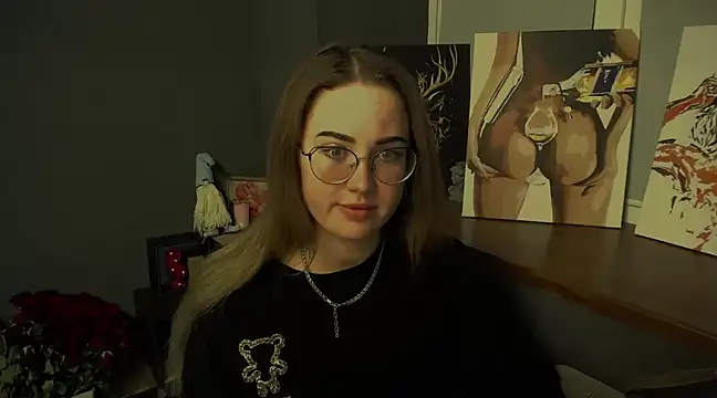 Snapshot of luxie_milady chatting on 02.21.25 luxie milady online show from 02.21.25