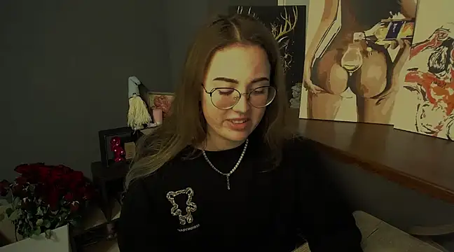 Snapshot of luxie_milady chatting on 02.21.25 luxie milady online show from 02.21.25