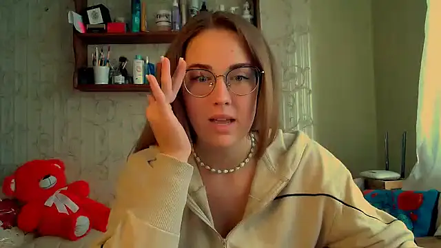 Snapshot of luxie_milady chatting on 10.06.25 luxie milady online show from 10.06.25