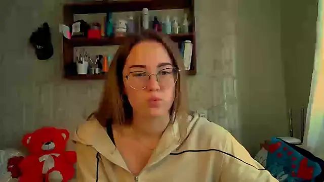 Snapshot of luxie_milady chatting on 10.18.25 luxie milady online show from 10.18.25