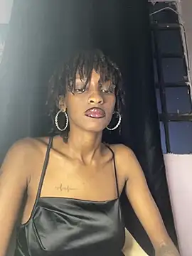 Snapshot of Tee_babygirl1 chatting on 12.18.24 Tee babygirl1 online show from 12.18.24