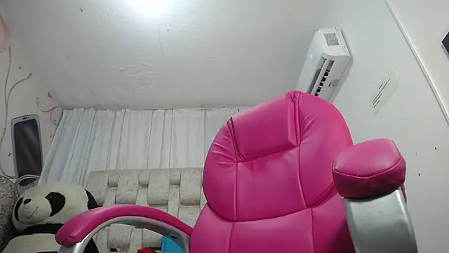 EMMA SWEETT1 online show from 11.14.25