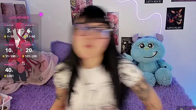 Snapshot of naoko_kirino chatting on 12.18.25 naoko kirino online show from 12.18.25