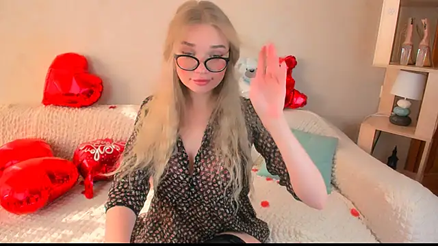 Snapshot of BoysLoveBlondee chatting on 02.17.25 BoysLoveBlondee online show from 02.17.25