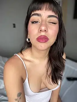 Snapshot of veronicaapink chatting on 12.28.24 veronicaapink online show from 12.28.24