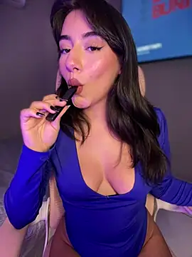 Snapshot of veronicaapink chatting on 03.11.25 veronicaapink online show from 03.11.25