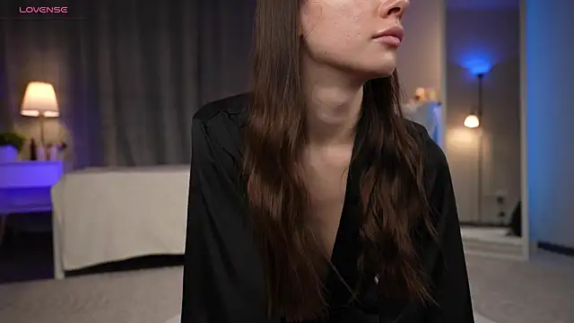 Amely Young online show from 11.21.25